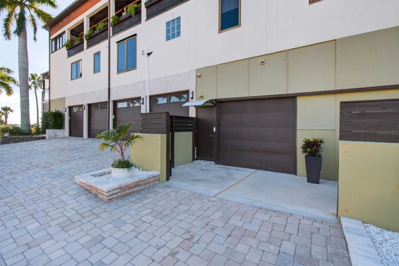 5659 Shore Boulevard S, Gulfport, FL 33707 Photo