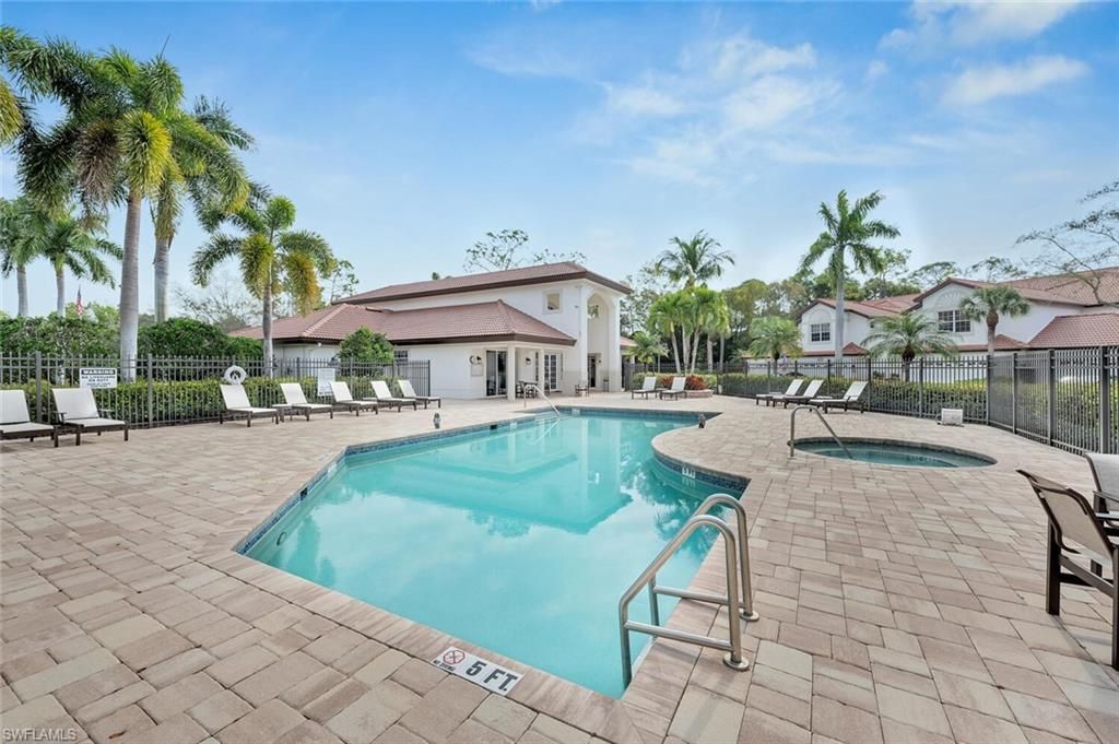 2165 Hawksridge Dr, Unit 1302, Naples, FL 34105 Photo