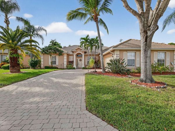 424 NW Dover Court, Port St. Lucie, FL 34983