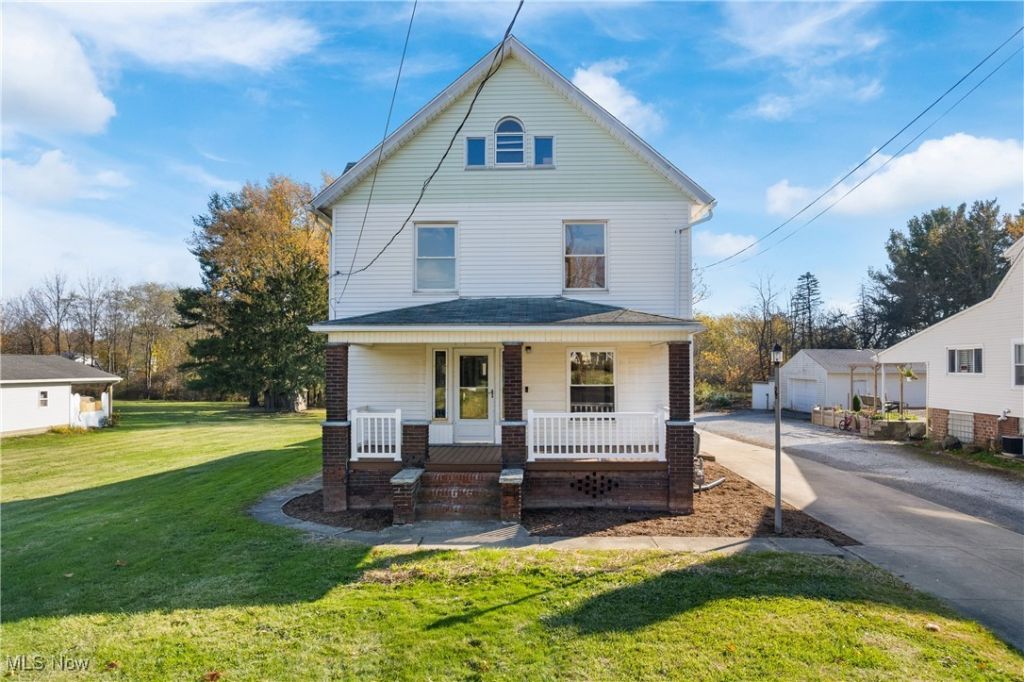 4034 Broadway Avenue Ne, Louisville, OH 44641 Main Photo