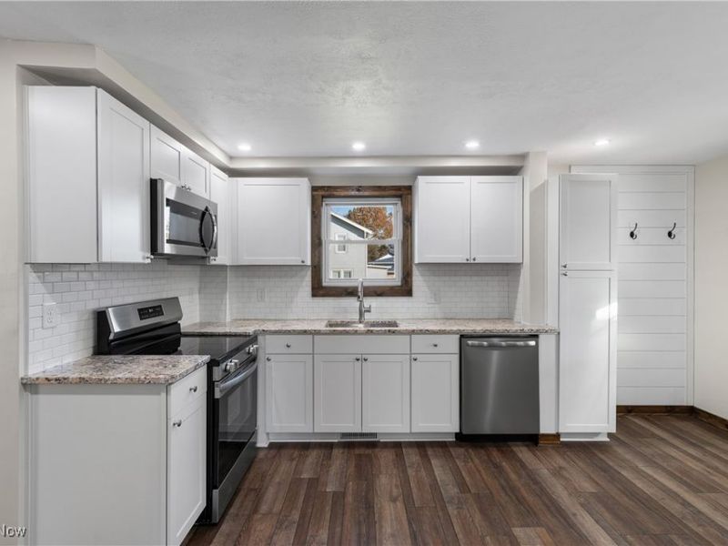 4034 Broadway Avenue NE, Louisville, OH 44641 Photo 10