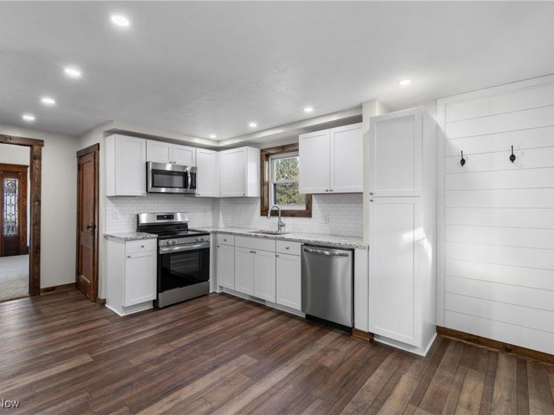 4034 Broadway Avenue NE, Louisville, OH 44641 Photo 11