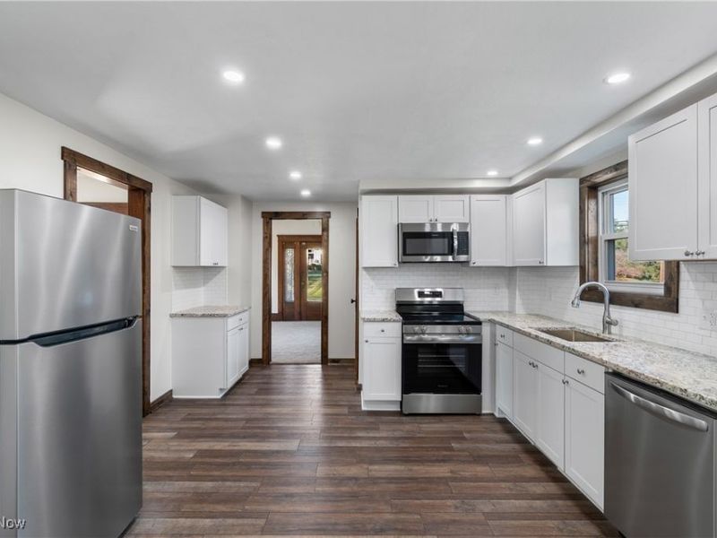 4034 Broadway Avenue NE, Louisville, OH 44641 Photo 12