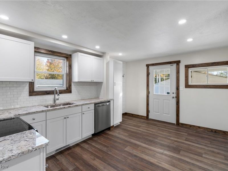 4034 Broadway Avenue NE, Louisville, OH 44641 Photo 9