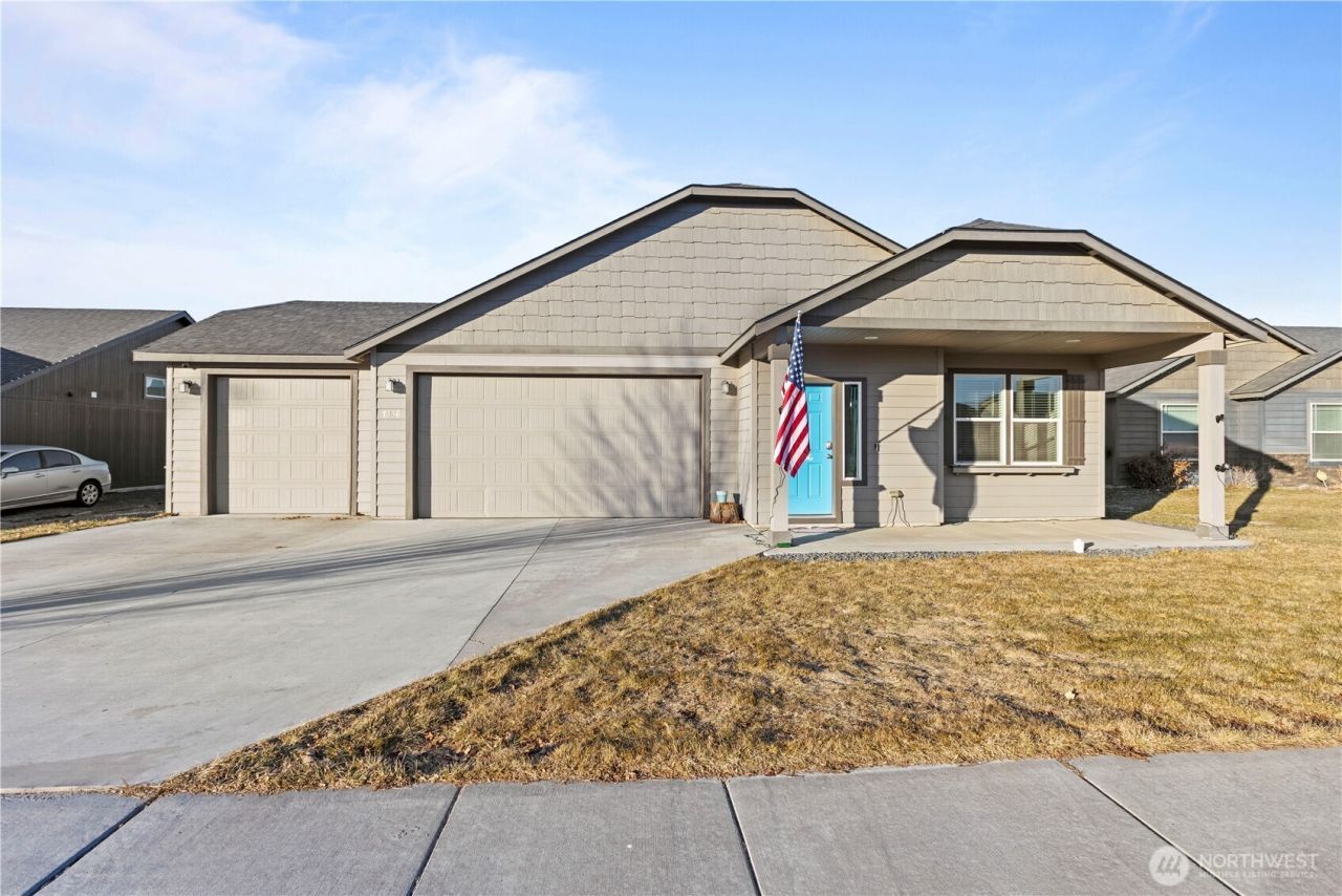 1336 E Egeland Drive, Moses Lake, WA 99156 Main Photo