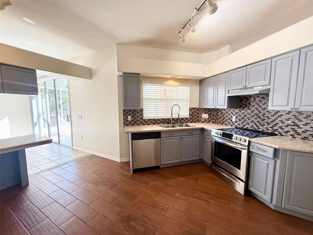 7157 42nd Court E, Sarasota, FL 34243 Photo