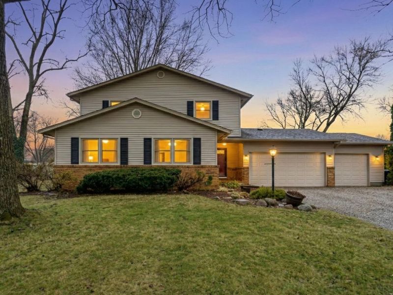 1539 Clubview Boulevard S, Columbus, OH 43235 Photo 1