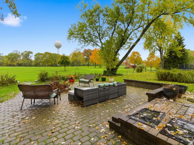 1539 Clubview Boulevard S, Columbus, OH 43235 Photo 3