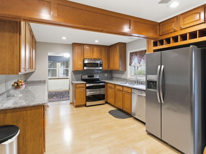 1539 Clubview Boulevard S, Columbus, OH 43235 Photo 32