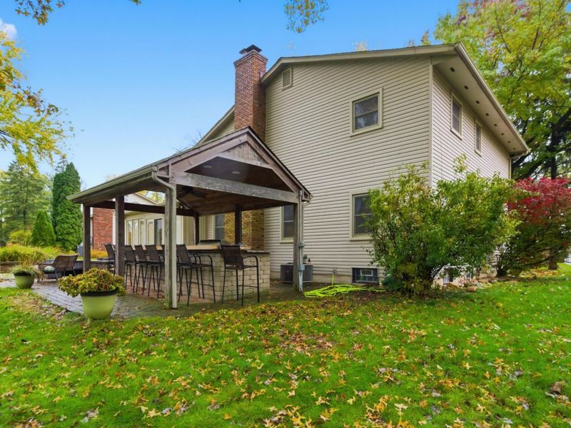 1539 Clubview Boulevard S, Columbus, OH 43235 Photo 8