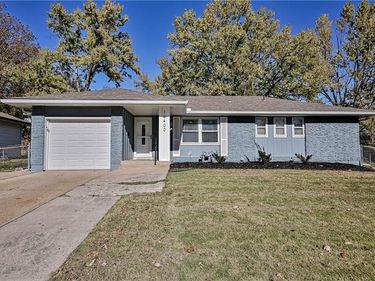 16400 E Crackerneck Road, Independence, MO 64055