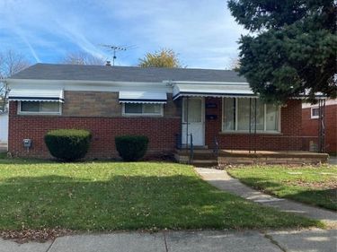 24572 Rosalind Avenue, Eastpointe, MI 48021