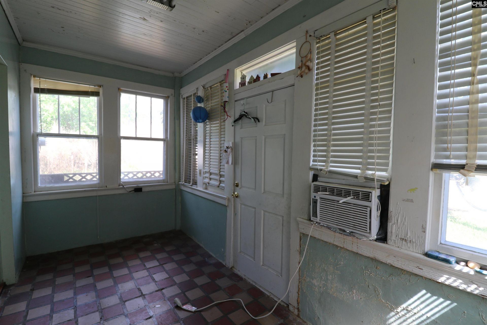 181 Louie Street Photo 4