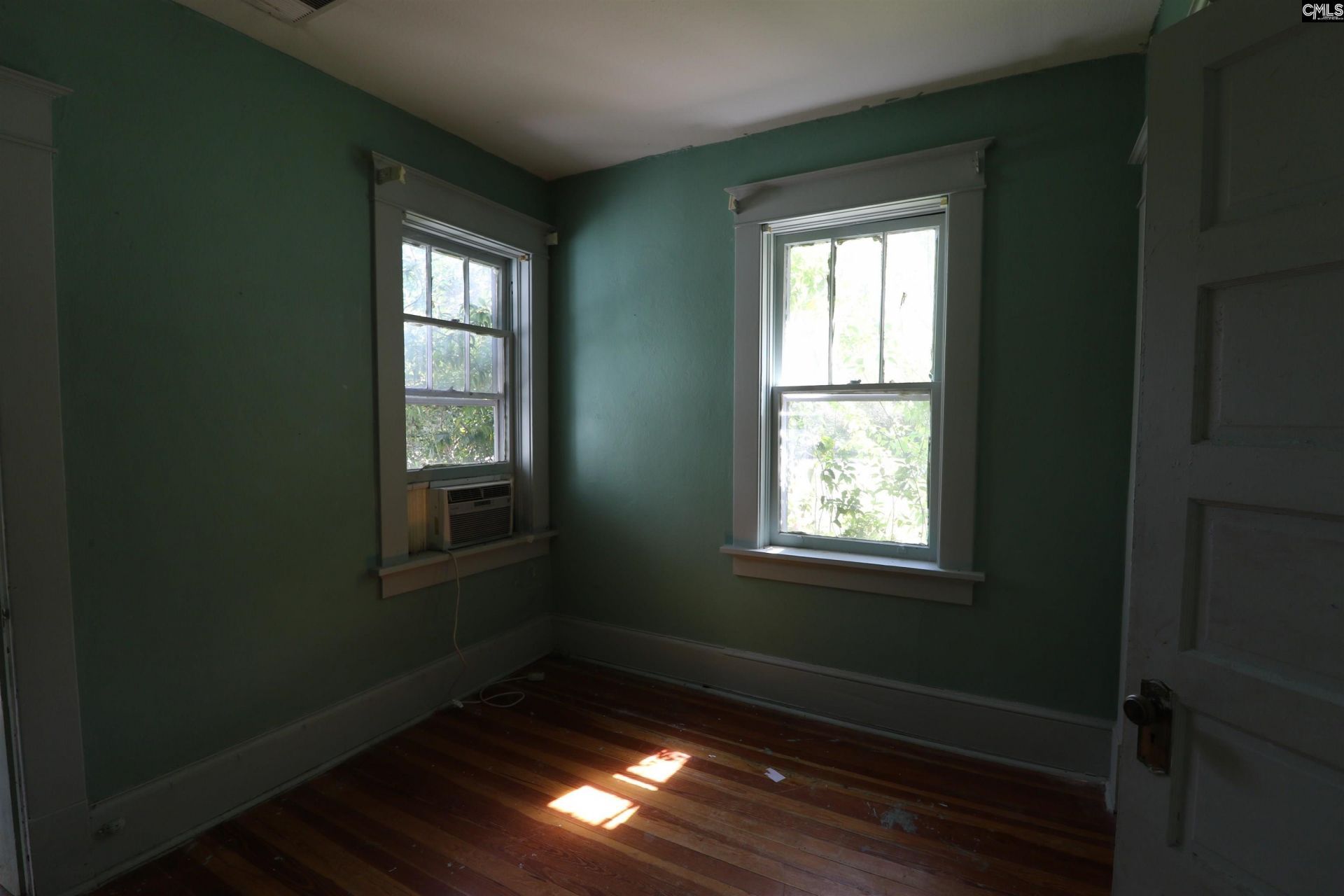 181 Louie Street Photo 6