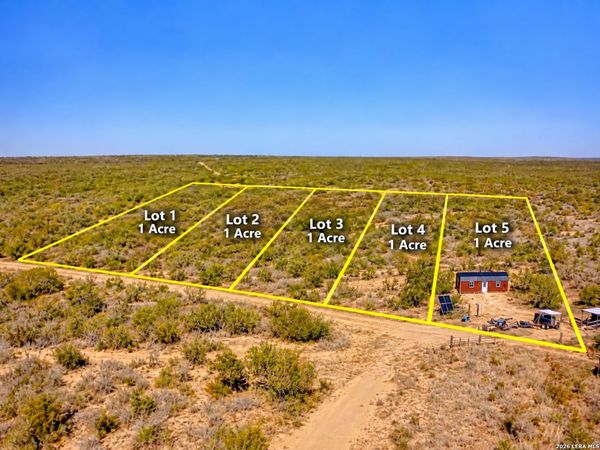 653 South Hwy 59, George West, TX 78022
