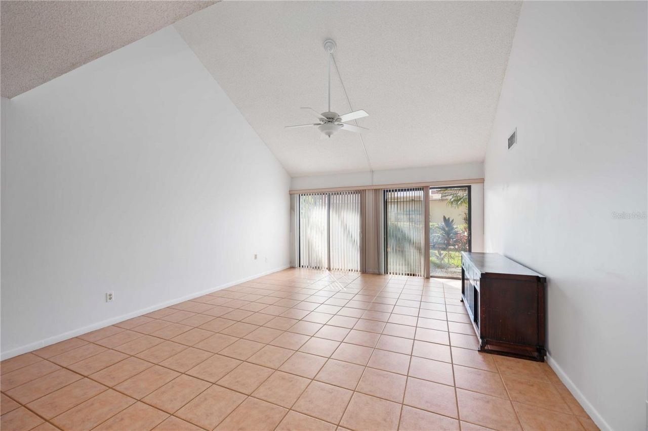 2767 Horseshoe Court, Unit Q-3, Sarasota, FL 34235 Photo
