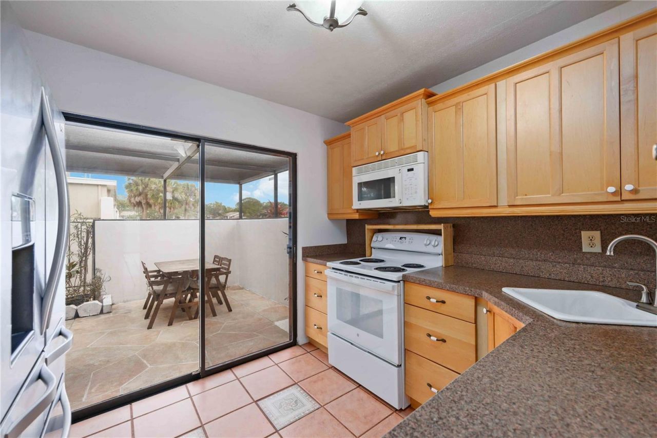 2767 Horseshoe Court, Unit Q-3, Sarasota, FL 34235 Photo