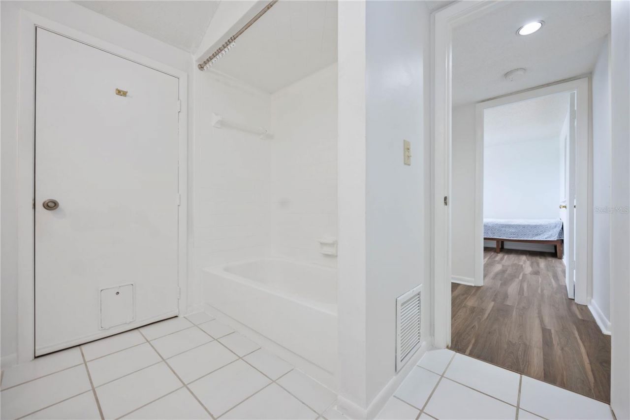 2767 Horseshoe Court, Unit Q-3, Sarasota, FL 34235 Photo
