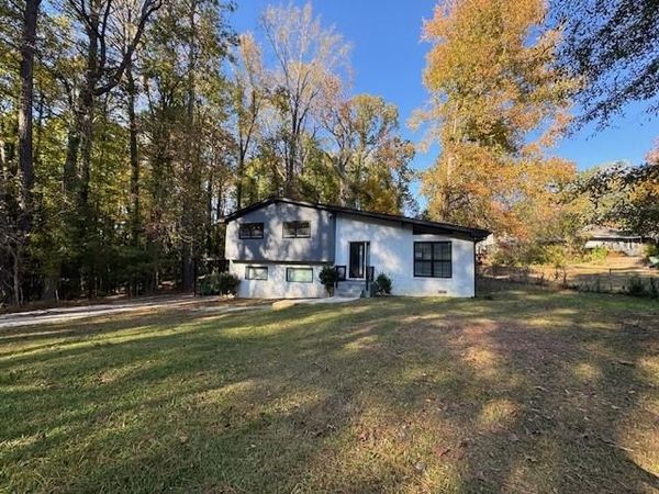 2045 Pine Oak Drive SW, Atlanta, GA 30310