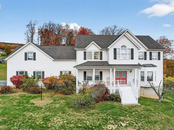 8 Alloway Crescent, Highland Mills, NY 10930