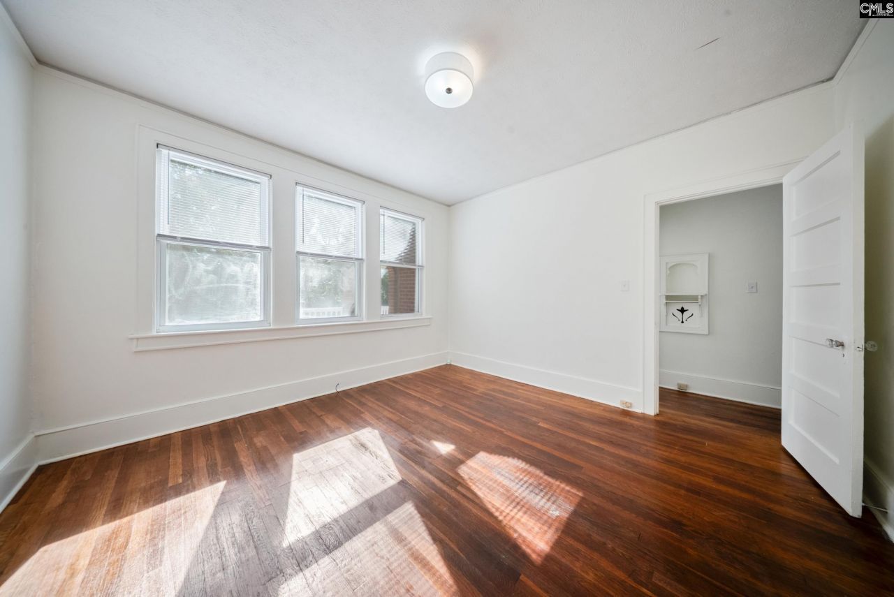 709 Sunset Drive Photo 13