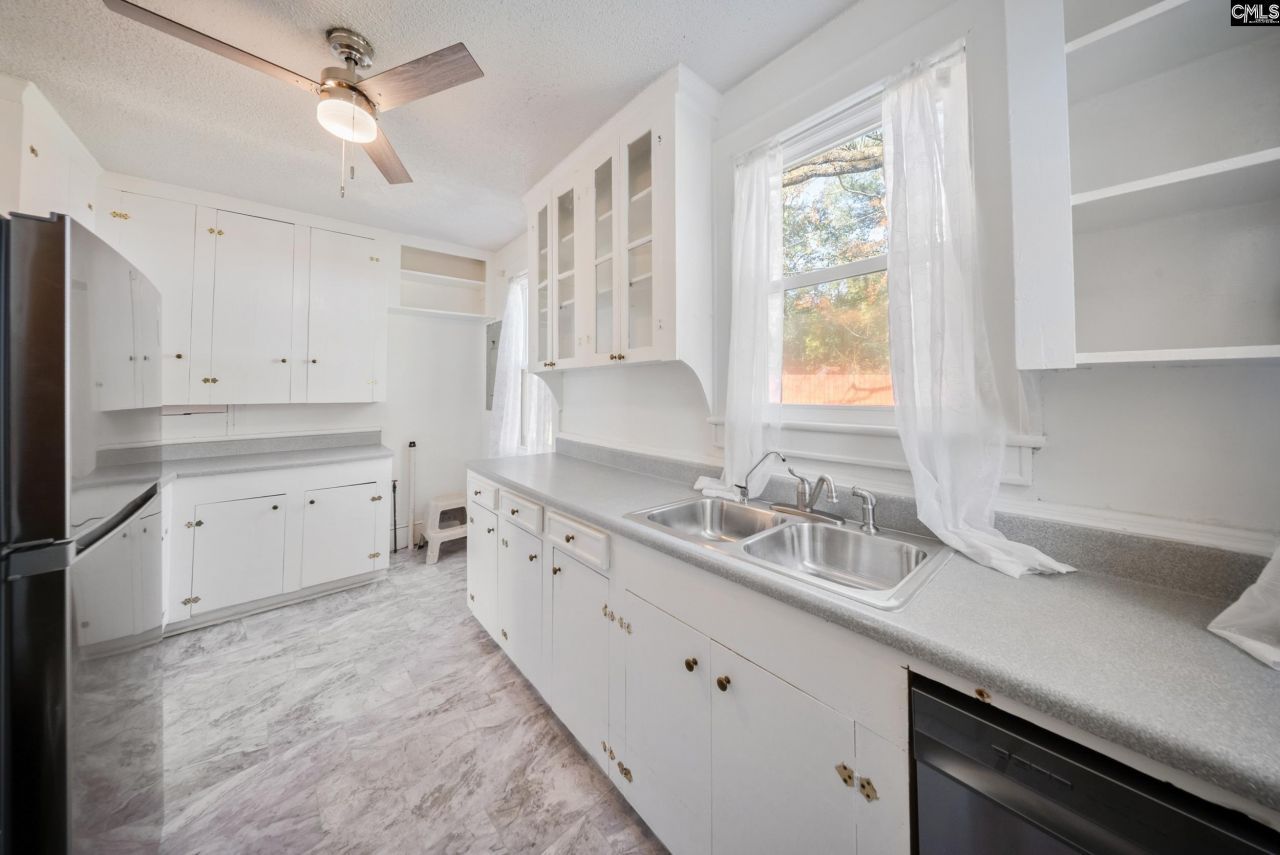 709 Sunset Drive Photo 8