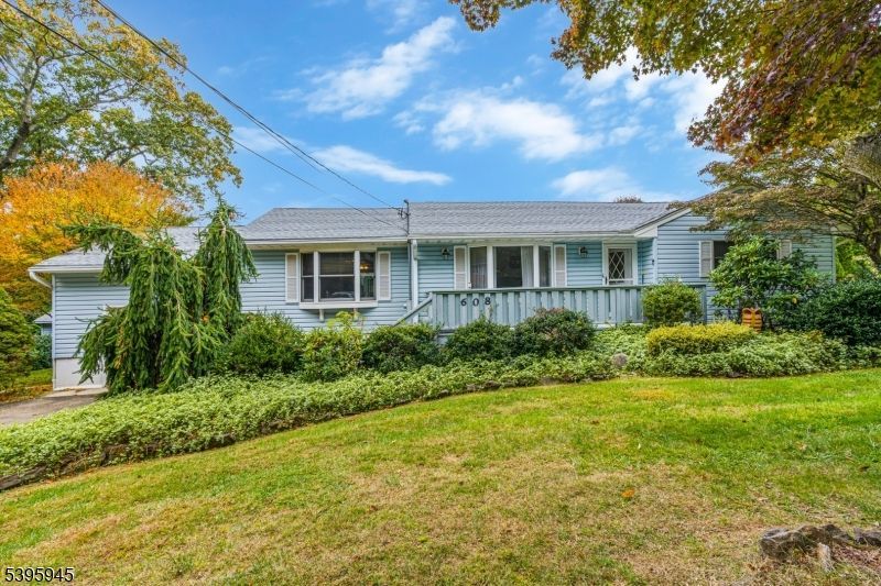 608 Raritan Ave, Middletown, NJ 07716 Main Photo