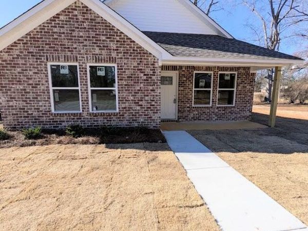 185 Pinecrest Ave., Plantersville, MS 38862