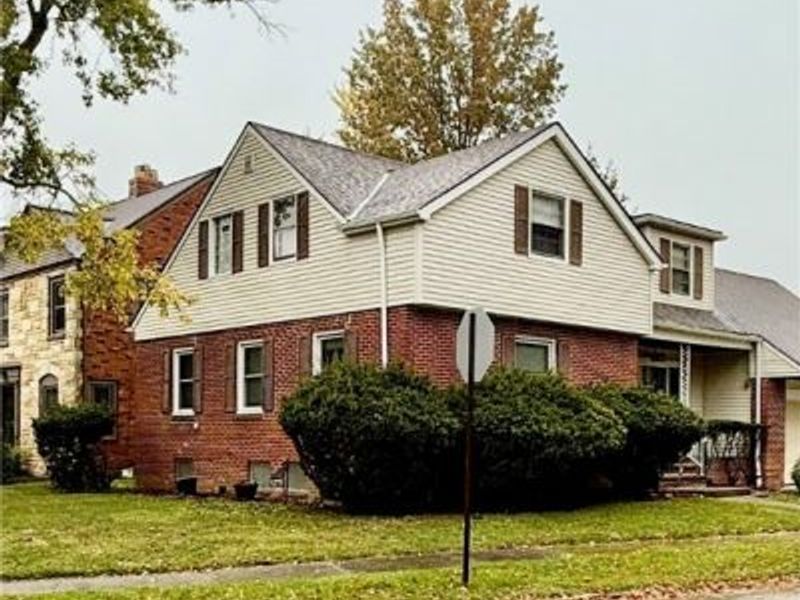 2379 Charney Road, University Heights, OH 44118 Photo 2