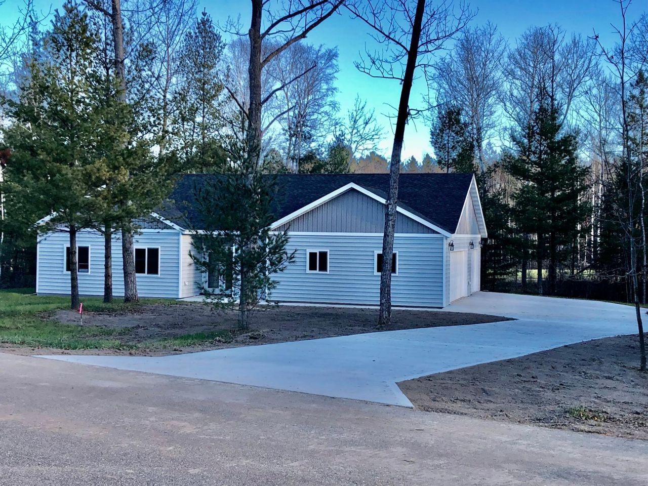 113 N Birch Ln, Coleraine, MN 55722 Main Photo