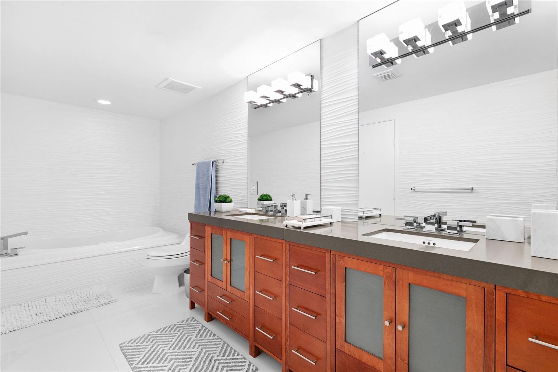 2110 N Ocean Boulevard, Unit 6F, Fort Lauderdale, FL 33305 Photo