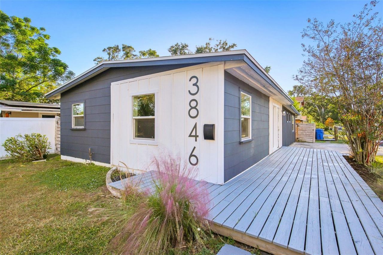 3846 Tifton Street N, Saint Petersburg, FL 33714 Main Photo