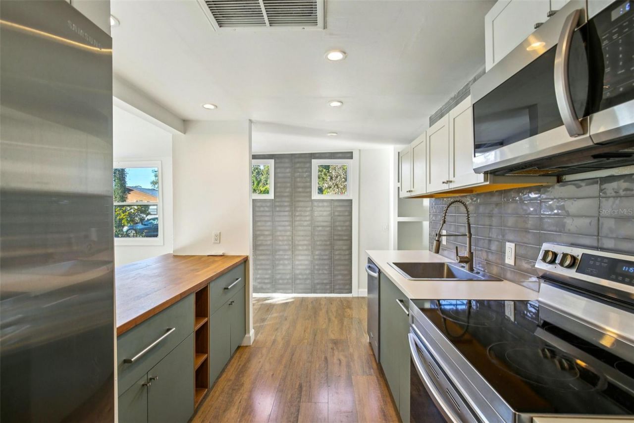 3846 Tifton Street N, Saint Petersburg, FL 33714 Photo