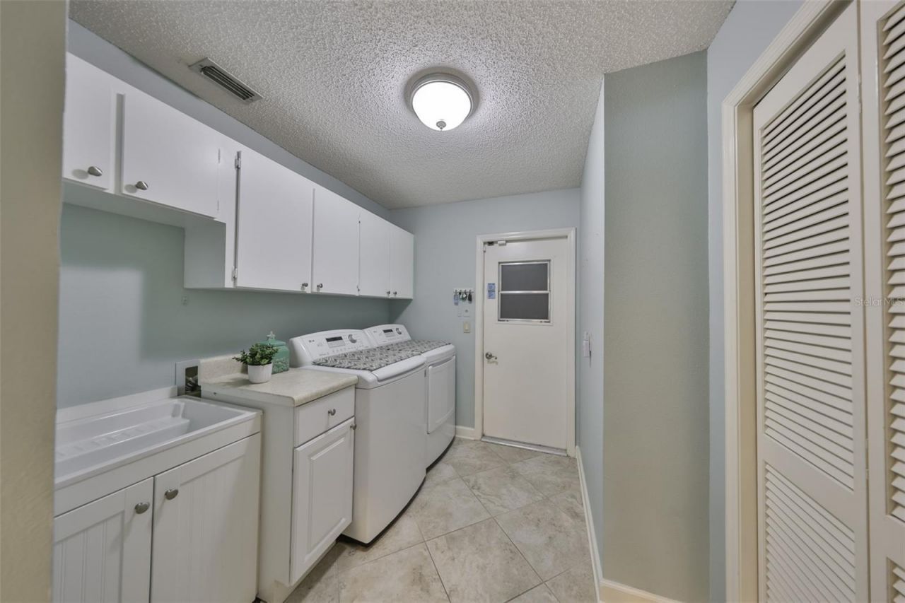 1928 E View Drive, Sun City Center, FL 33573 Photo