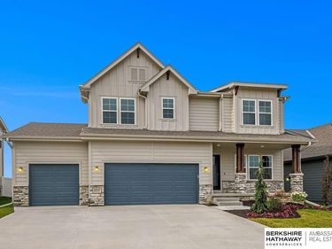 18458 Palisades Drive, Omaha, NE 68136