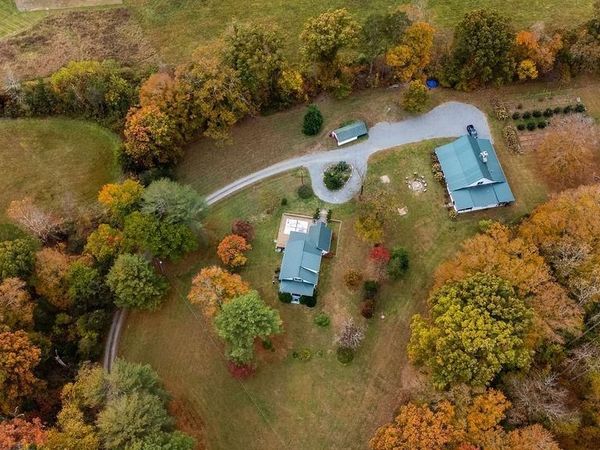 325 OLD ROSELAND RD, Roseland, VA 22967