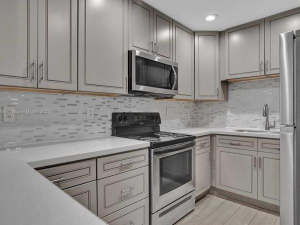 930 N 14 Court, Unit Apt 12, Hollywood, FL 33020