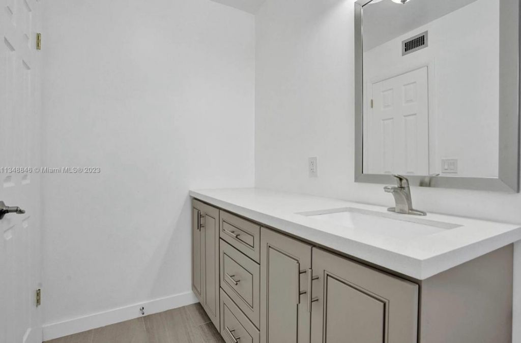 930 N 14 Court, Unit Apt 12, Hollywood, FL 33020 Photo