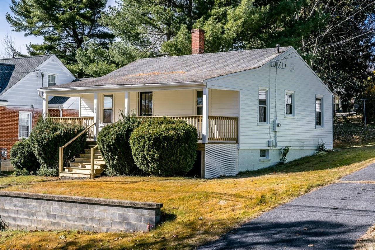 106 Grubert Ave, Staunton, VA 24401 Main Photo