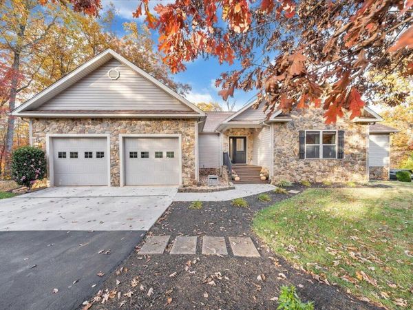 211 Woods Edge DR, Rocky Mount, VA 24151