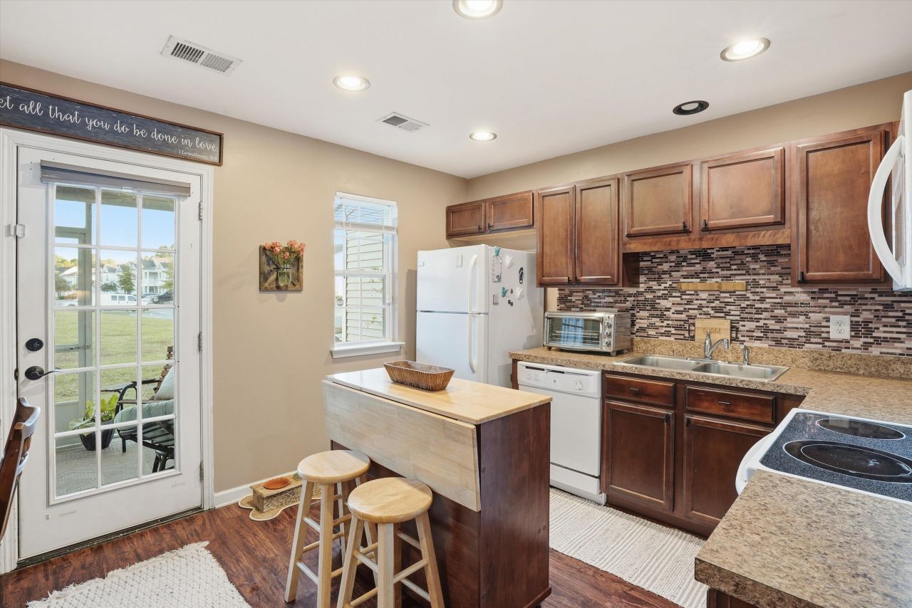 3102 Poplar Grove Place Photo 8