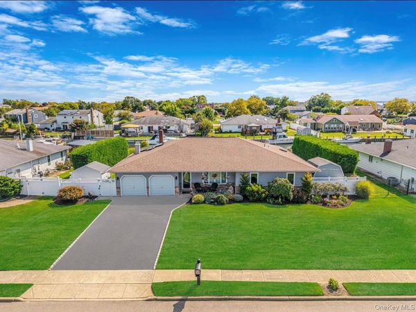 25 Harbor Court, Copiague, NY 11726