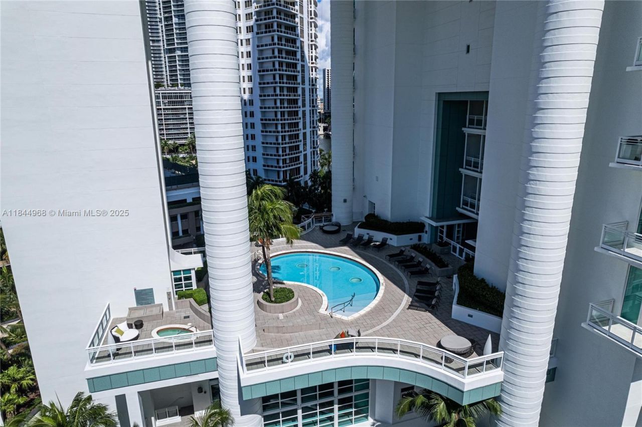 900 Brickell Key Blvd, Unit 2005, Miami, FL 33131 Photo