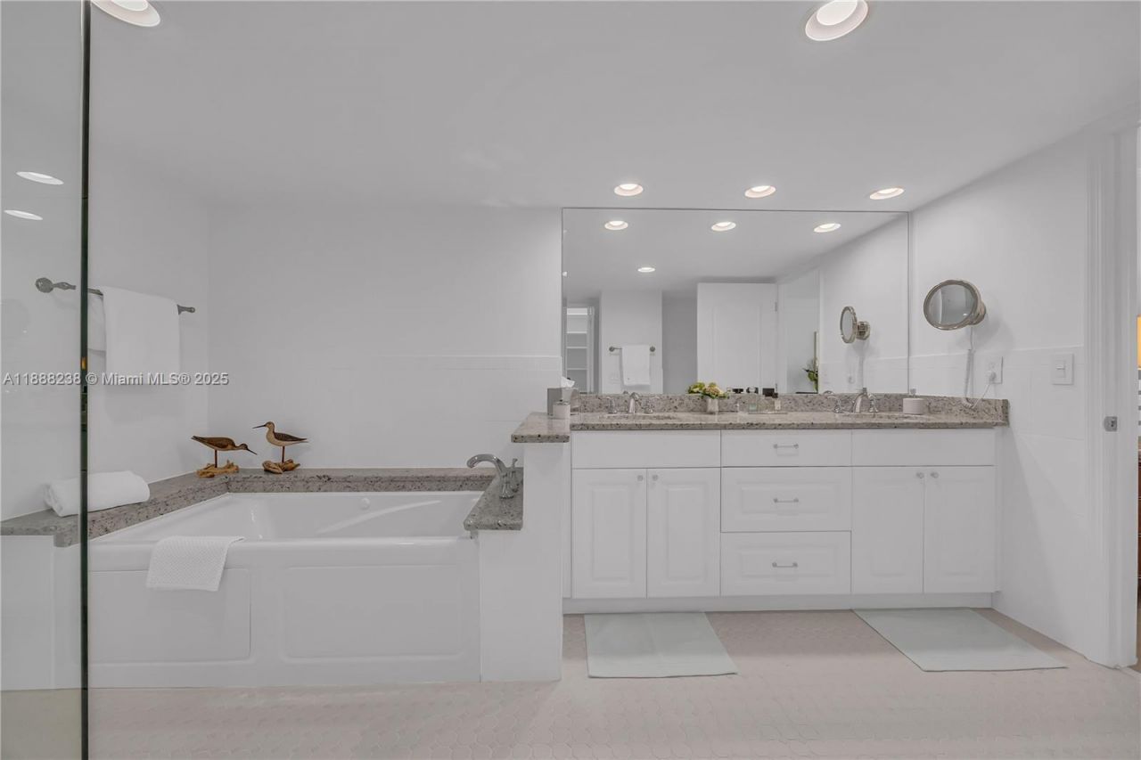 600 Biltmore Way, Unit 718, Coral Gables, FL 33134 Photo