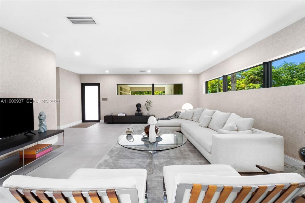 1001 NE 84th St, Miami, FL 33138 Photo