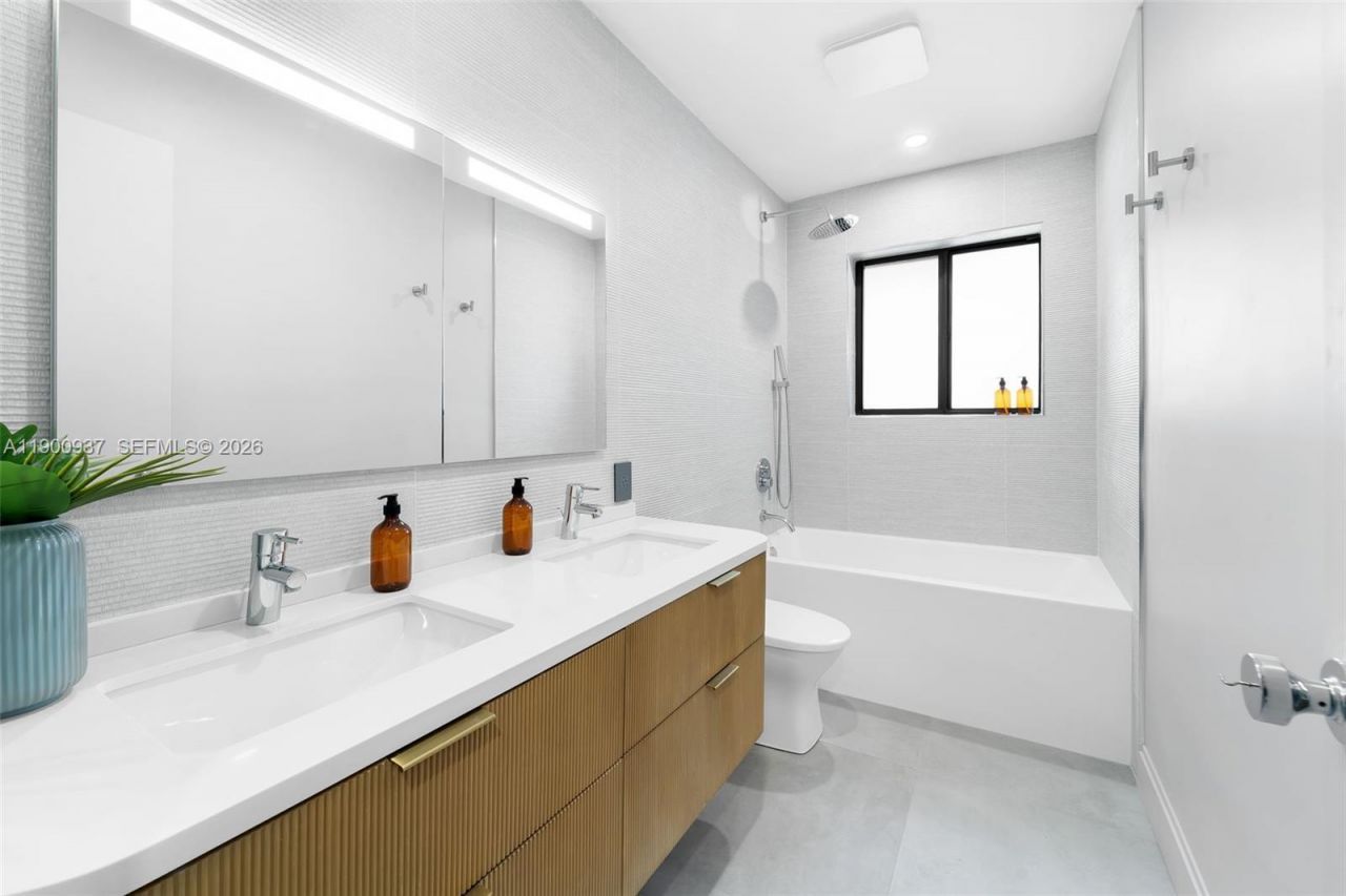 1001 NE 84th St, Miami, FL 33138 Photo