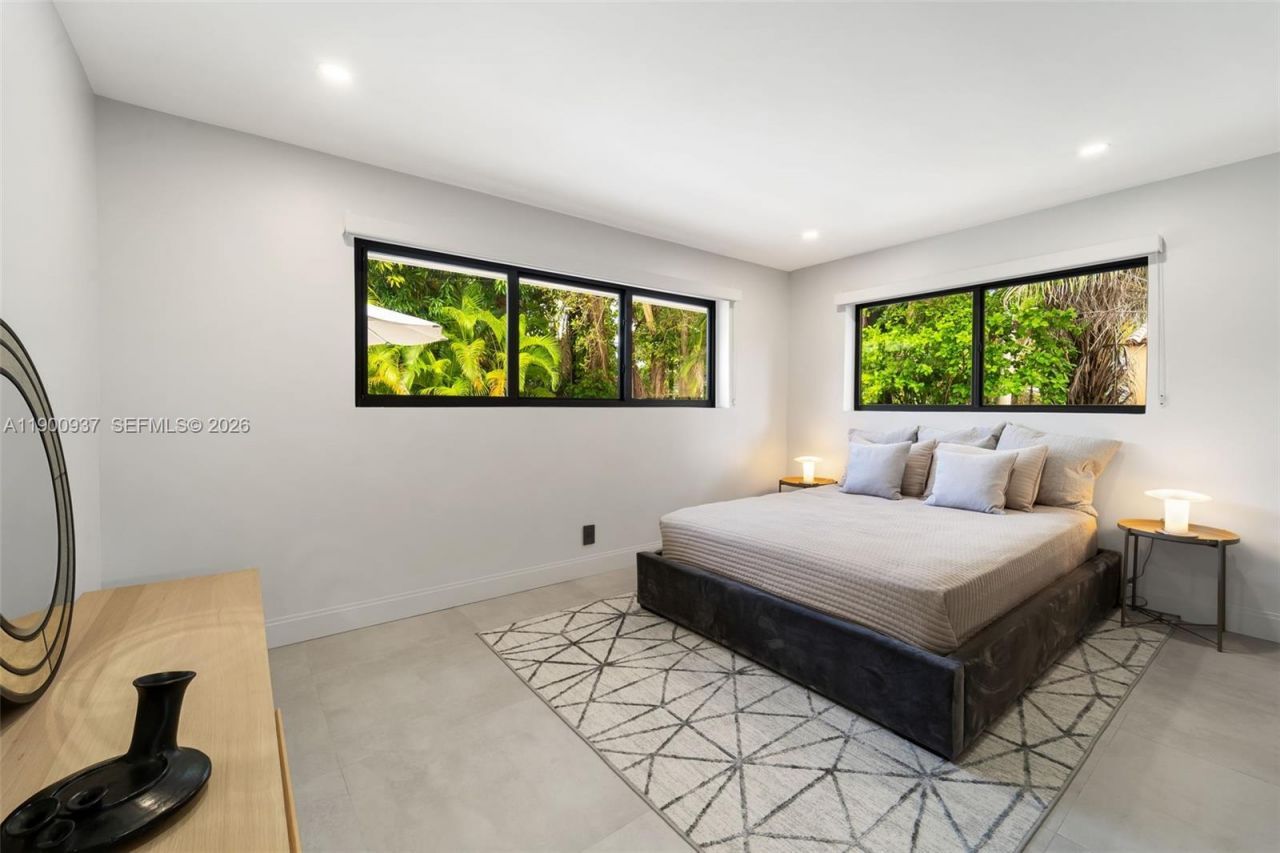 1001 NE 84th St, Miami, FL 33138 Photo