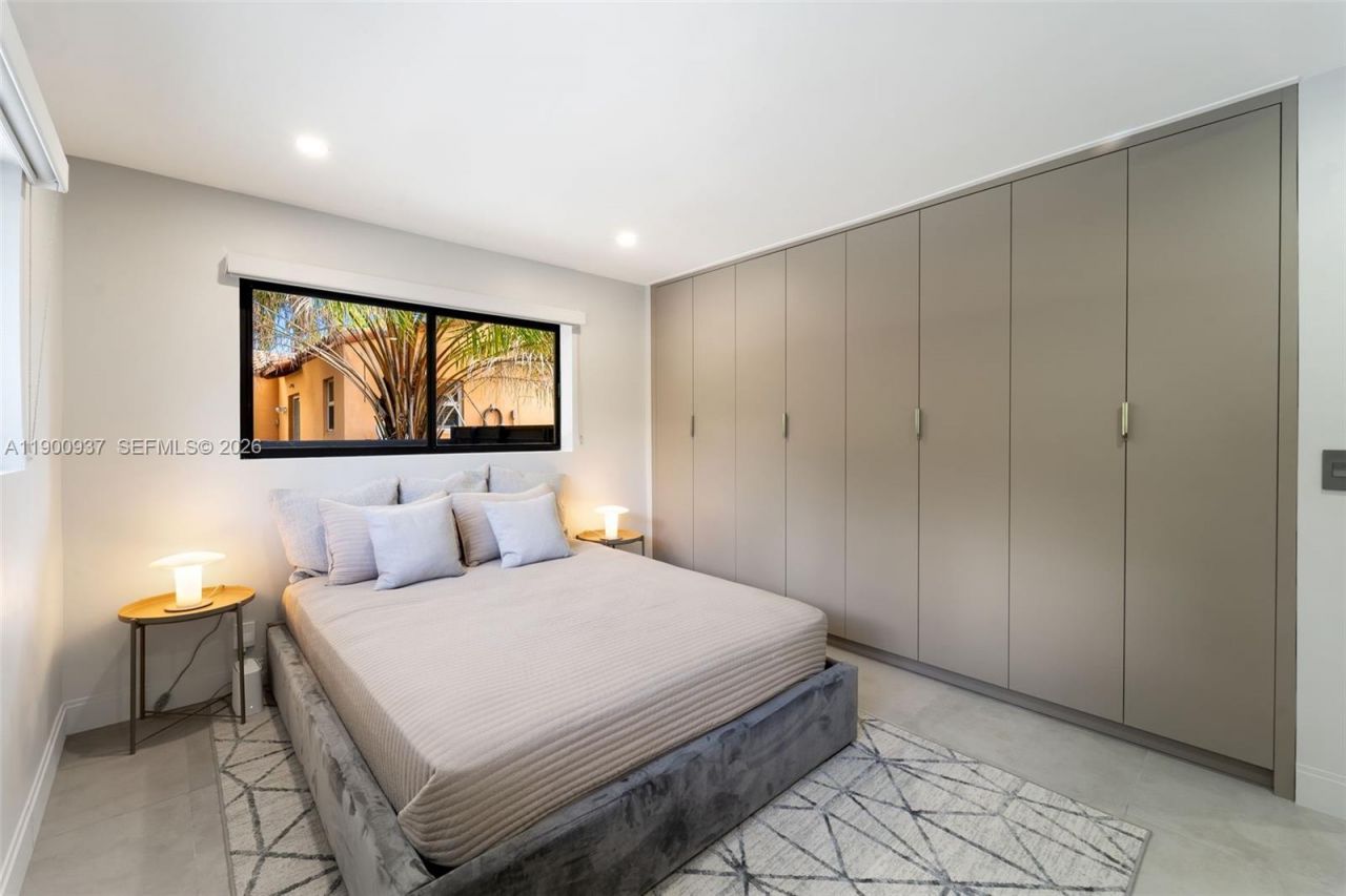 1001 NE 84th St, Miami, FL 33138 Photo