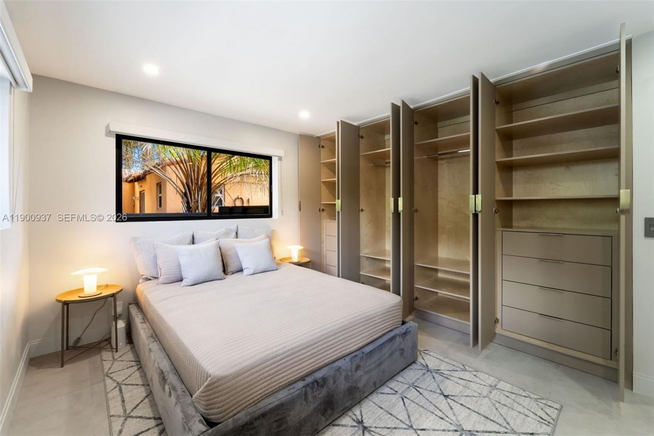 1001 NE 84th St, Miami, FL 33138 Photo