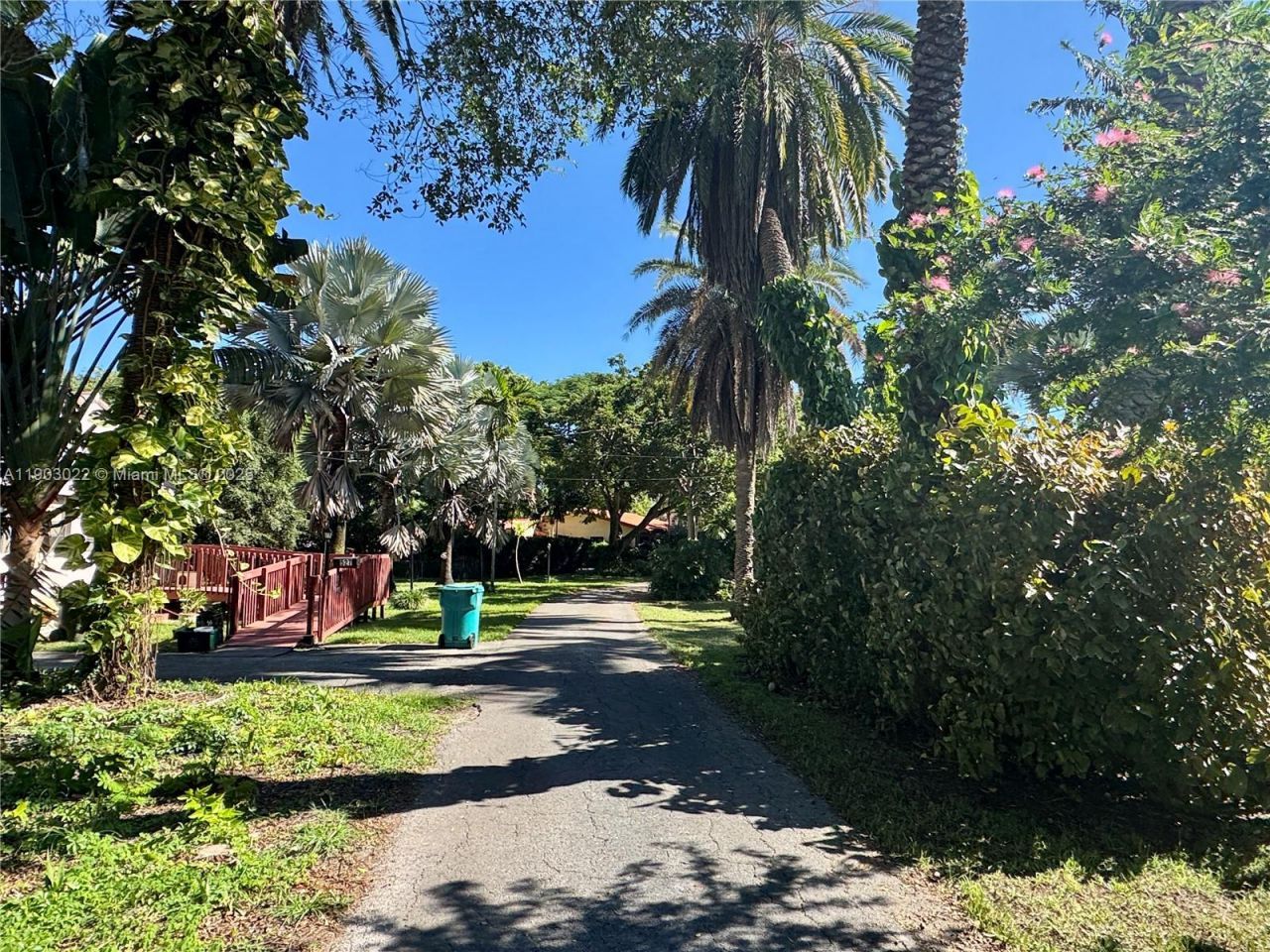 519 NE 118th St, Biscayne Park, FL 33161 Photo